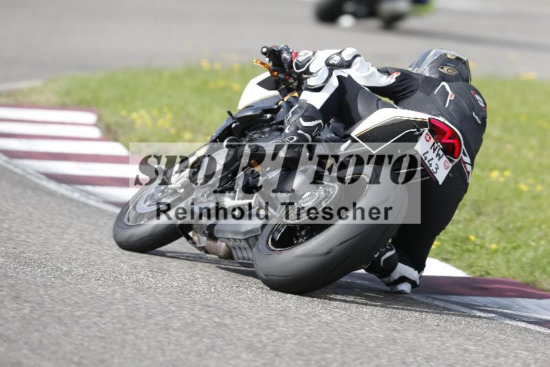 /Archiv-2025/53 16.09.2025 Track Day Domi Aegerter ADR/Gruppe rot/backside